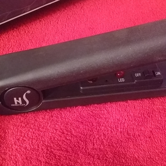 Herstyler Straighten/Curl Iron - Picture 12 of 12